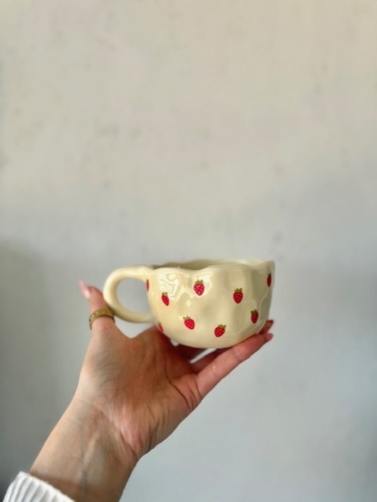 MÕMY TASSE CÉRAMIQUE - PETITES FRAISES ROUGES
