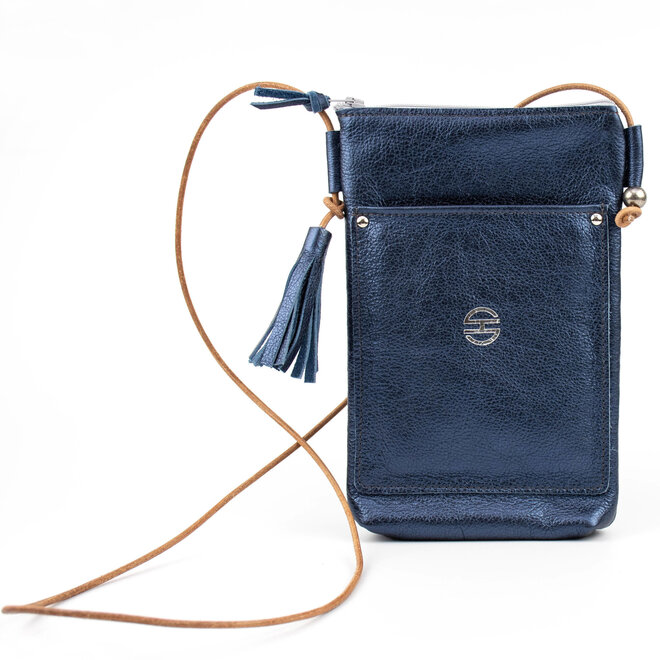 https://cdn.shoplightspeed.com/shops/604497/files/58745747/660x660x1/leather-crossbody-bag-camino-metallic-sapphire.jpg