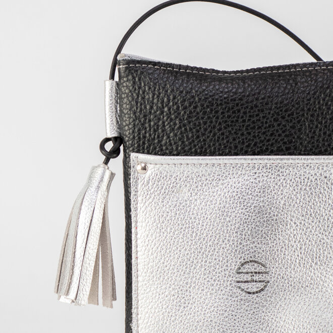 Leather Crossbody Bag Camino Black w/ Silver Pocket