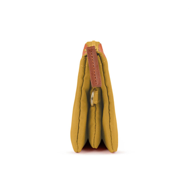 Carnaby Wallet Medium Flax with Wrist Strap