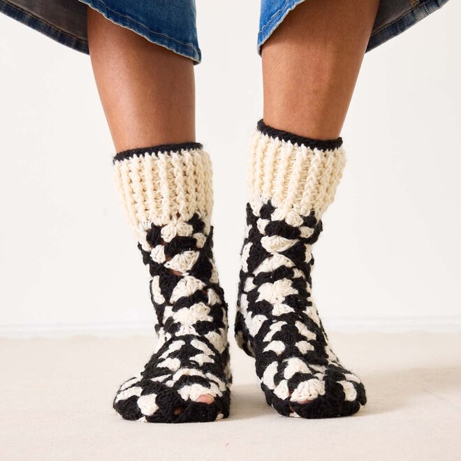 Crochet Slipper Socks La Paz Black/White