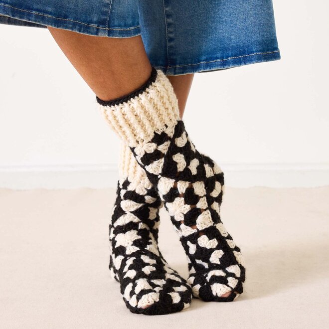 Crochet Slipper Socks La Paz Black/White