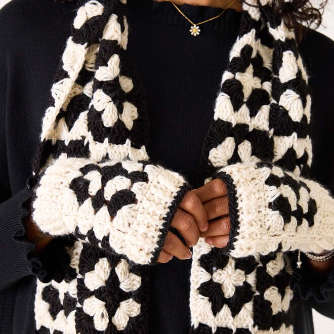 Crochet Fingerless Gloves La Paz Black/White