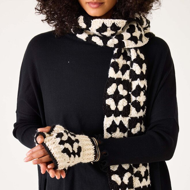Crochet Fingerless Gloves La Paz Black/White