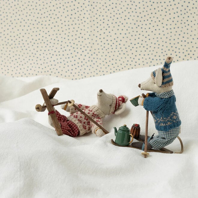 Mouse Mum Red Winter Ski Set