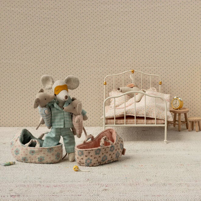 Baby Mouse in Carry cot Rose