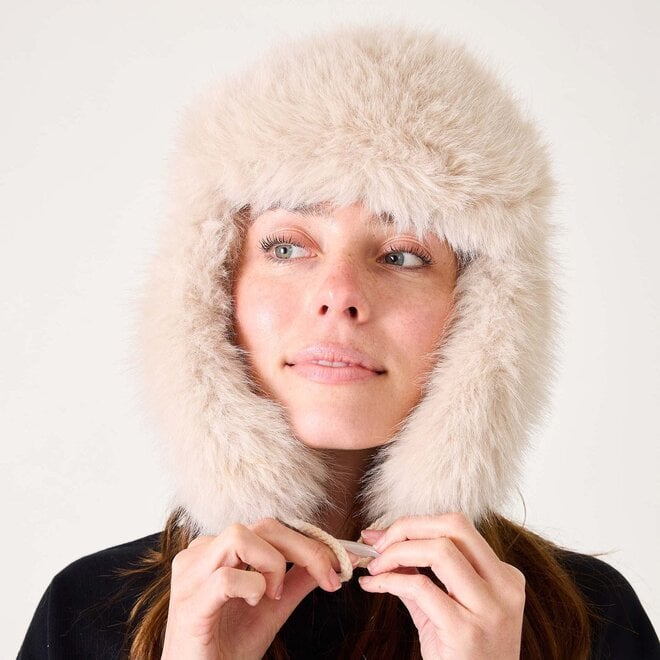 Hat Cozy Cabin Faux Fur Oatmeal