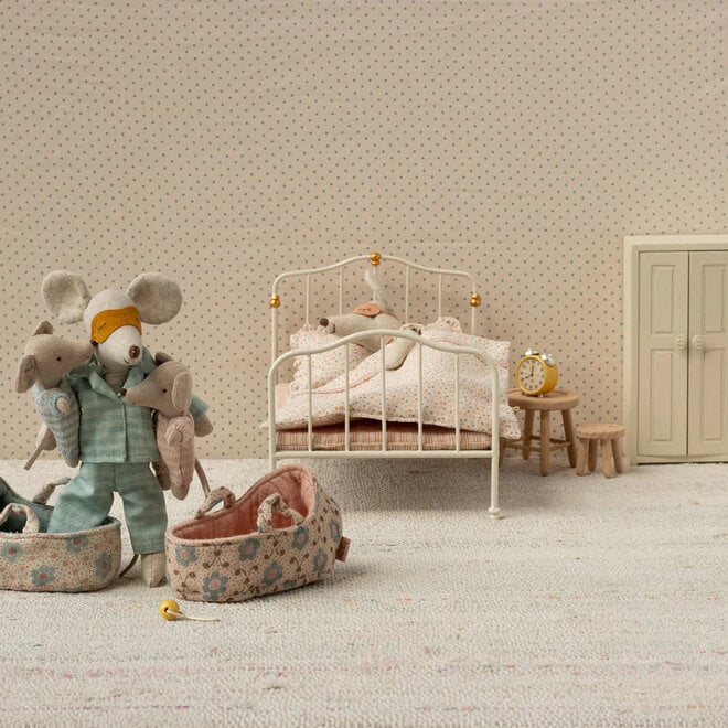 Baby Mouse in Carry cot Blue