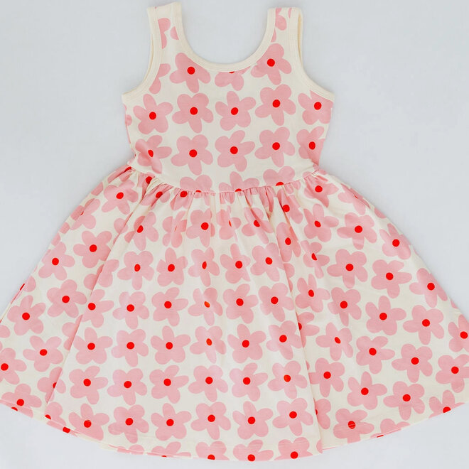 Dress Twirl in Pink Daisies