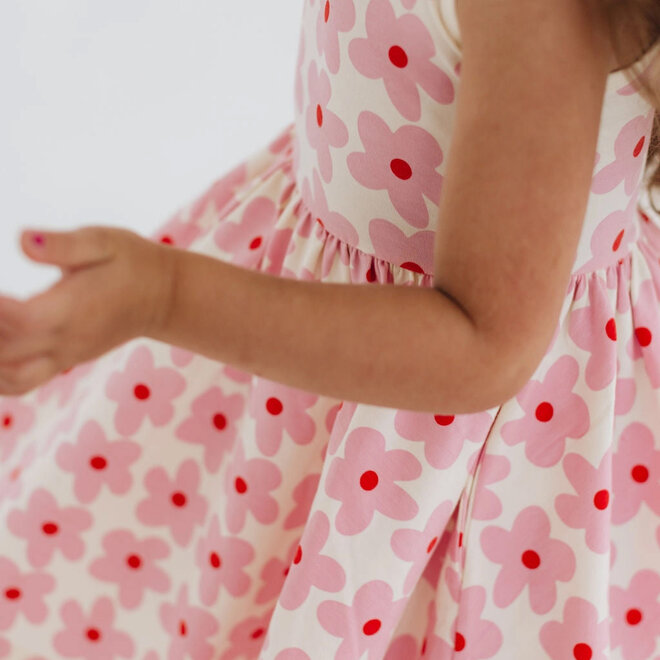 Dress Twirl in Pink Daisies