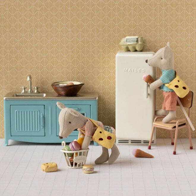 Mouse Little Sister with Bag