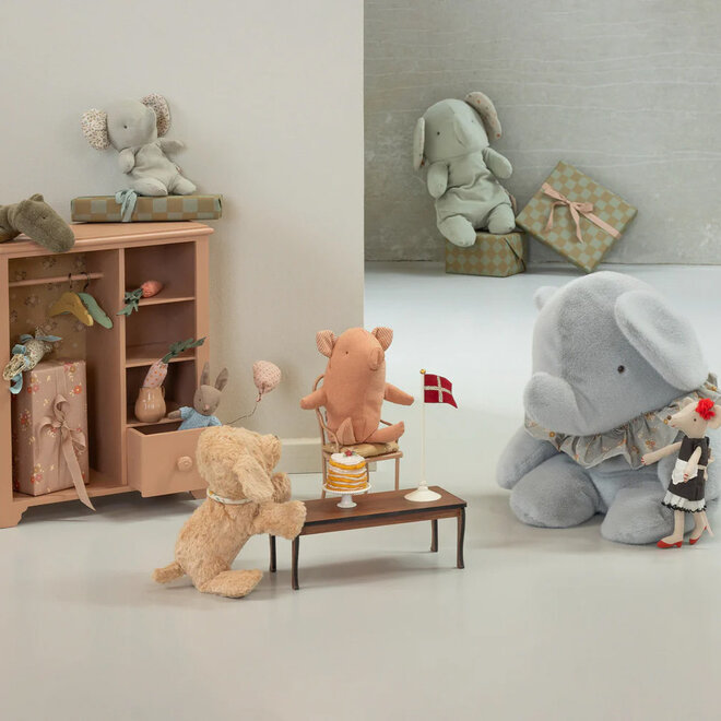 Safari Friends Medium Elephant Iron Grey