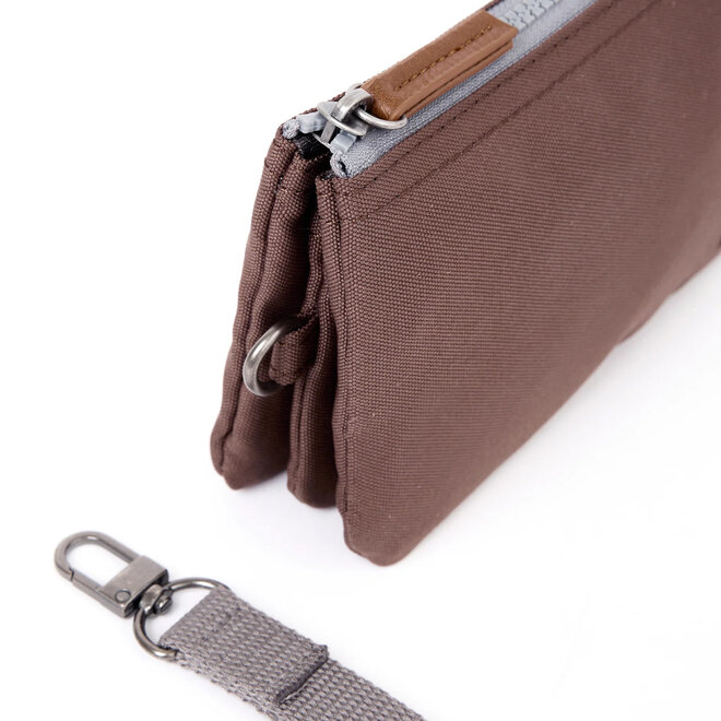 Carnaby Wallet Medium Cocoa with Wrist Strap