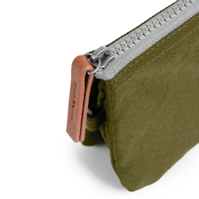 Carnaby Wallet Medium Moss with Wrist Strap