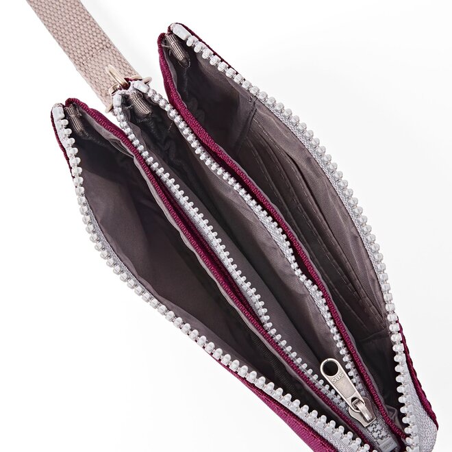 Carnaby Wallet Medium Cherry Lacquer with Wrist Strap
