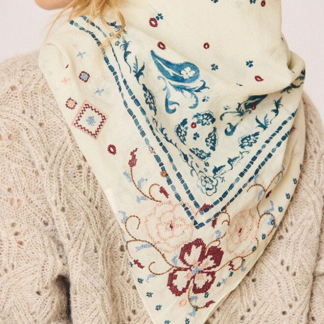 Scarf Crudo