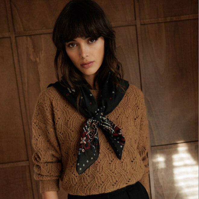 Scarf Carbon