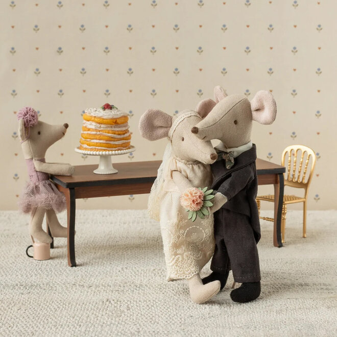 Mice Couple Wedding in Box
