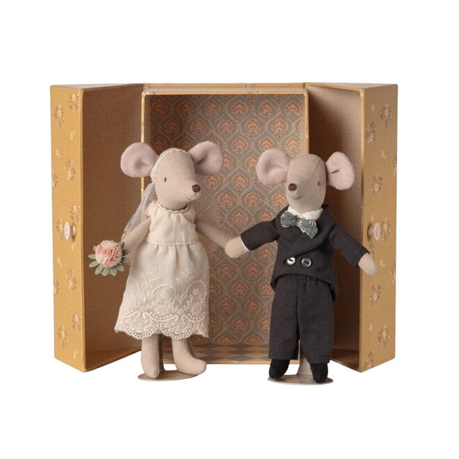 Mice Couple Wedding in Box