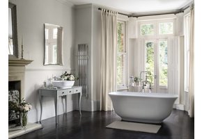 Victoria + Albert - Amiata - 65"x 32" -