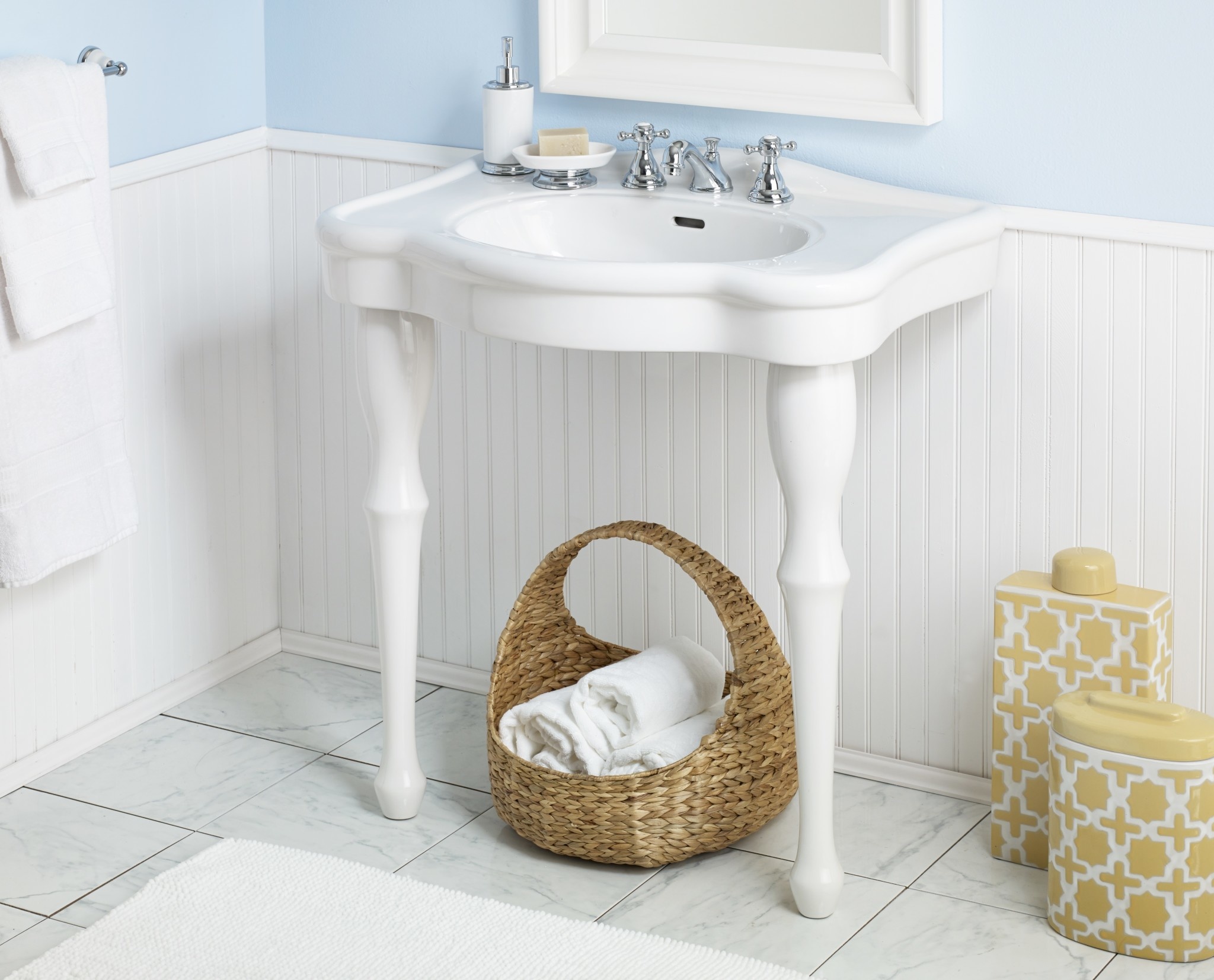 Cheviot - Windsor - Console - 707-WH-8 - Discontinued