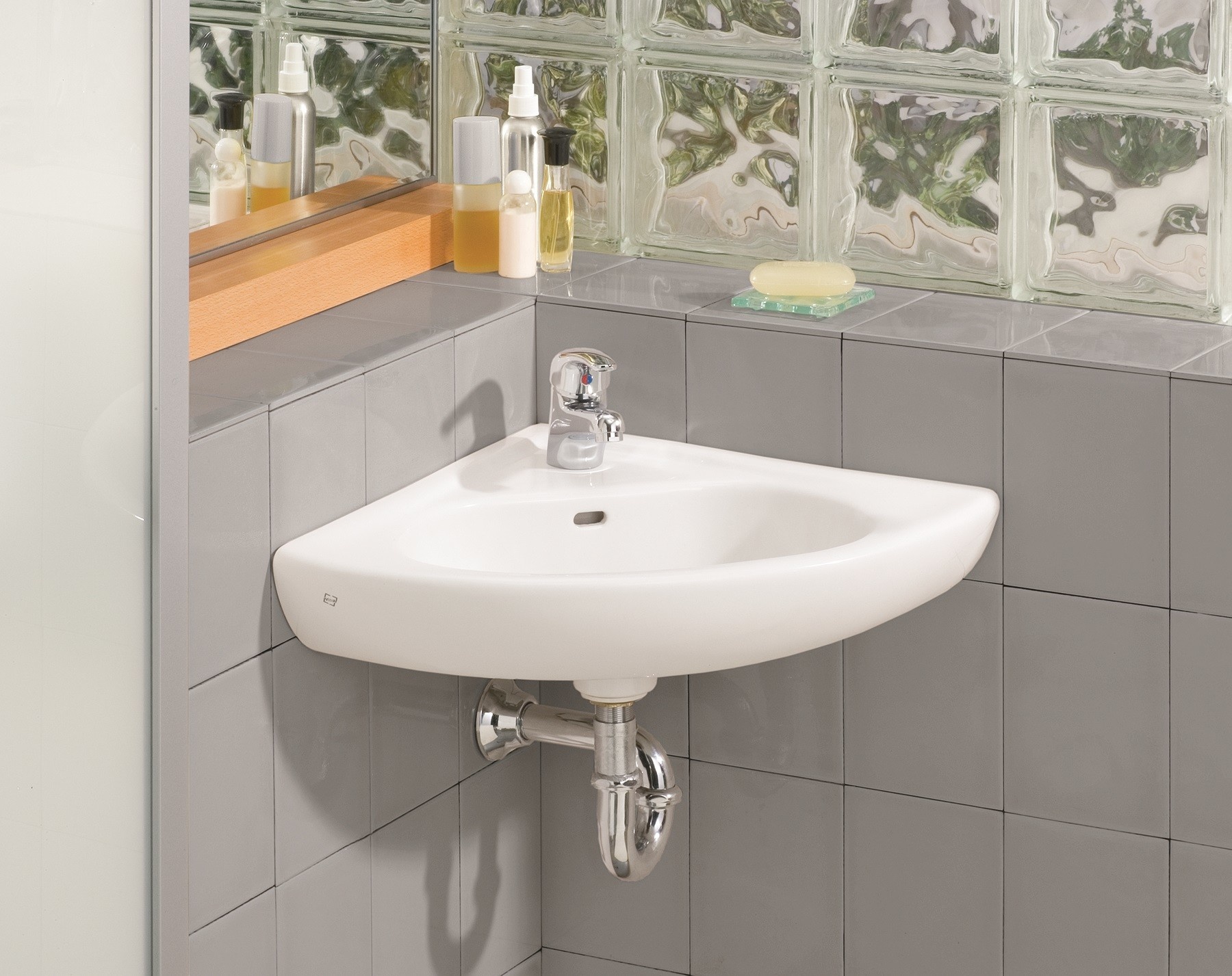 Cheviot - WALL-MOUNT CORNER SINK, WHITE, SINGLE HOLE DRILLING - 1350-WH-1