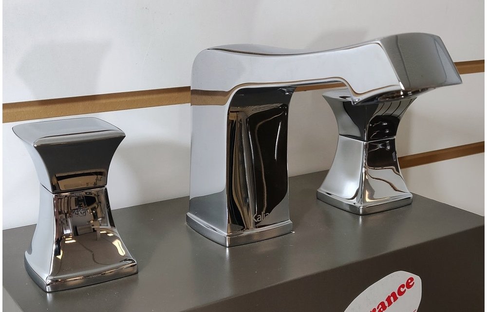 Kalia - UMANI Widespread Lavatory Faucet with Pop-up Waste and UMANI Handles - BF1066-110 - Chrome