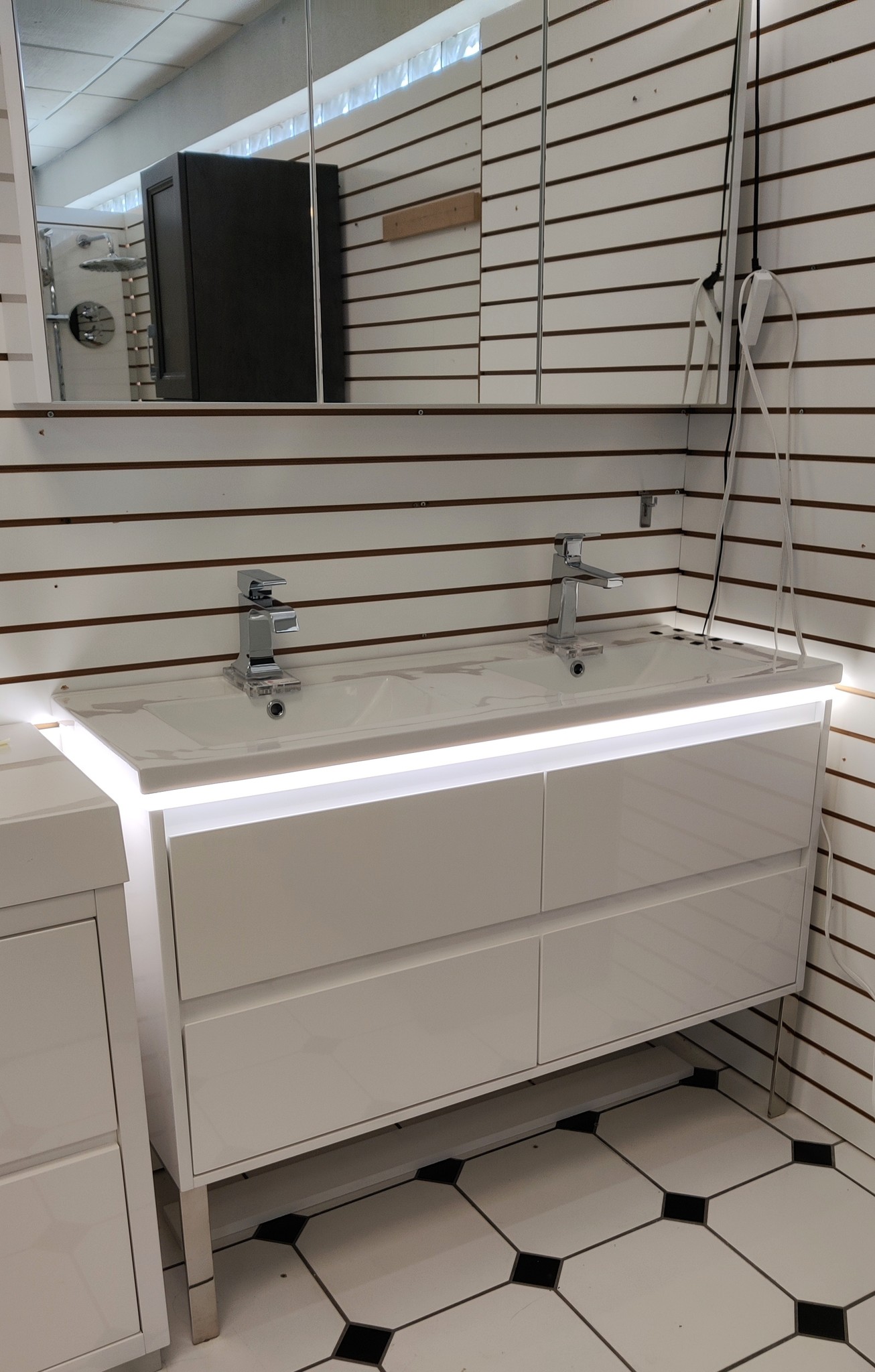 LUKX - 48" - Alex - LED Vanity