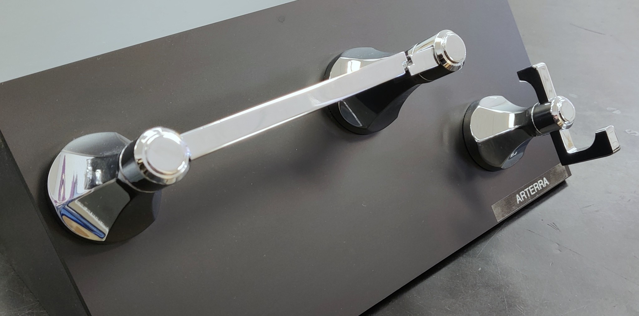 Pfister - Paper holder and Hook Arterria Bundle