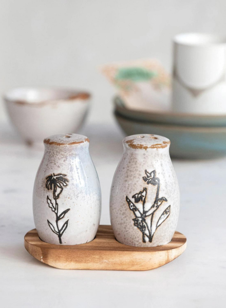 Stoneware Salt & Pepper Shaker Set