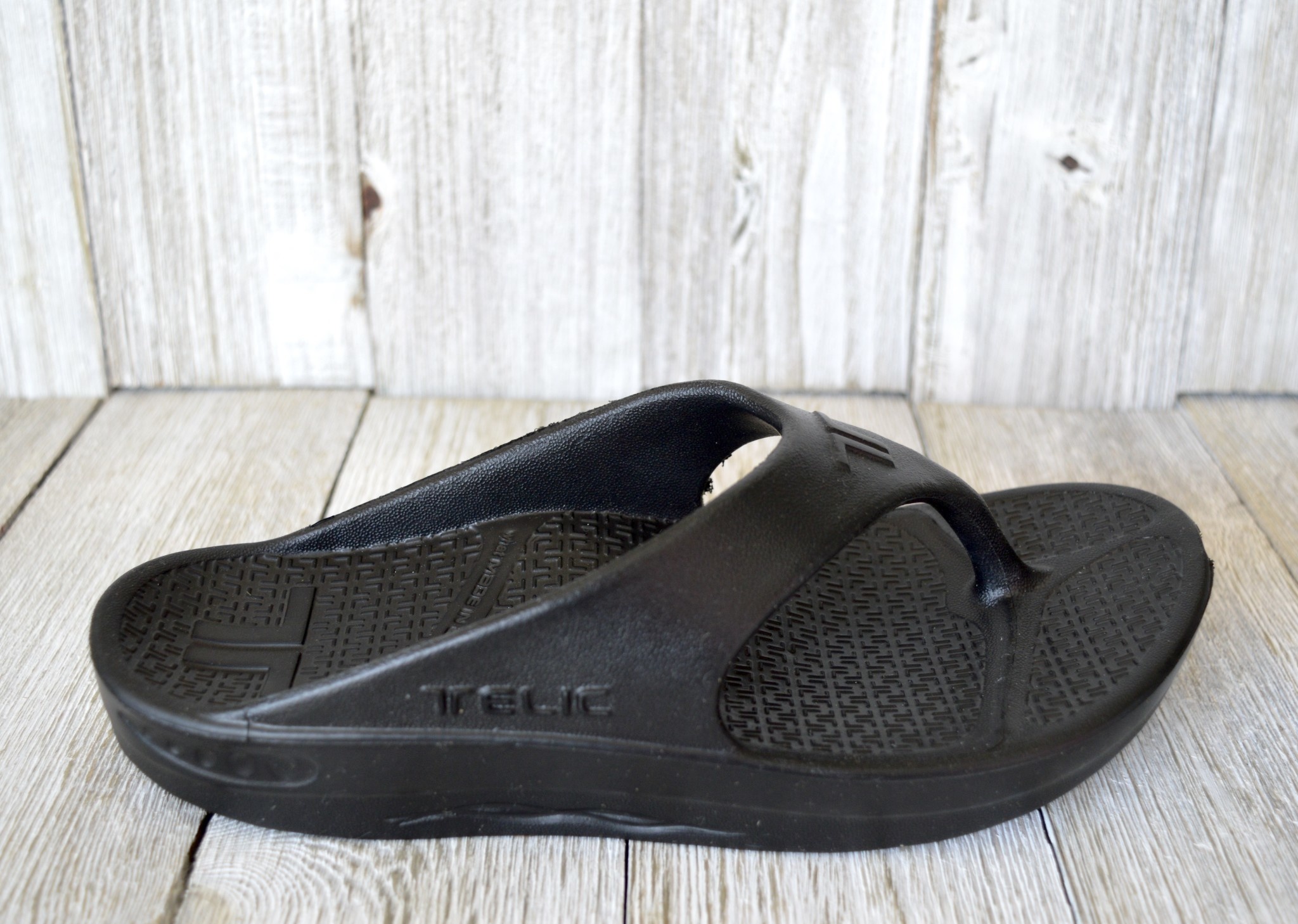 telic flip flops