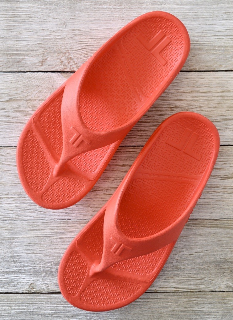 telic unisex flip flop