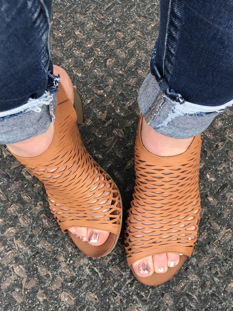 Bueno Bueno Lacey