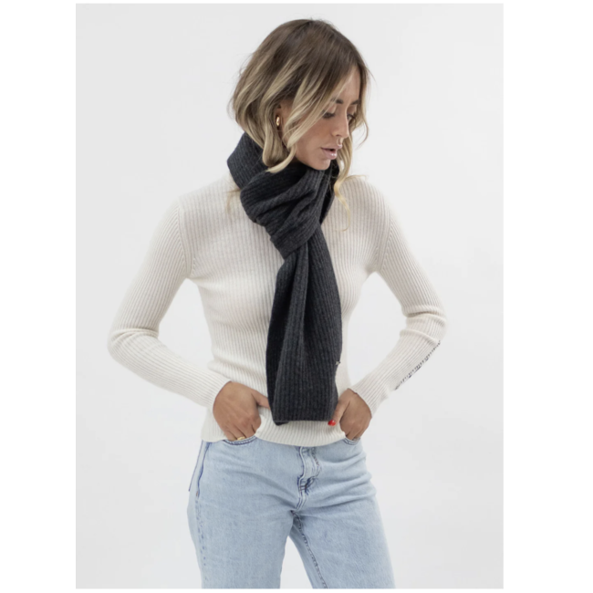 Leyla Scarf