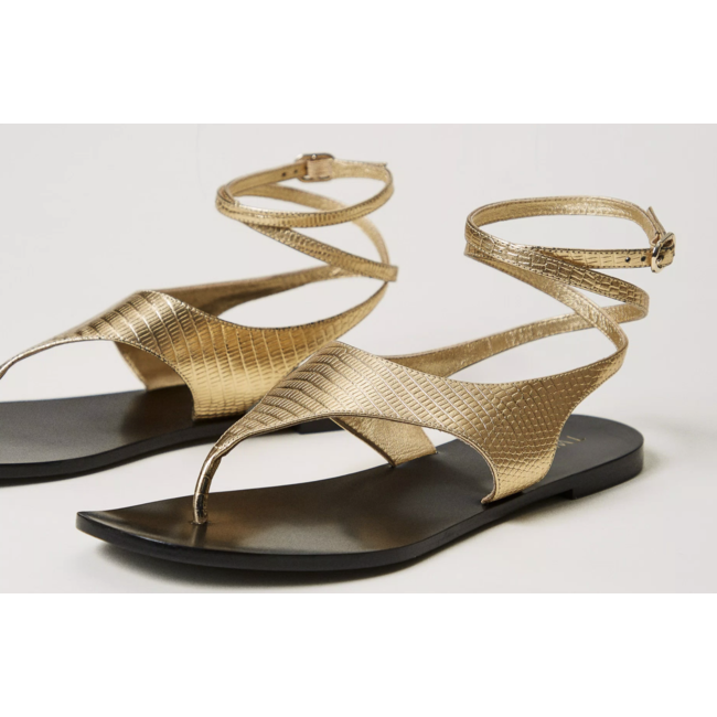 Flat leather thong sandals