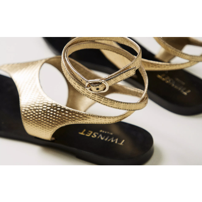 Flat leather thong sandals