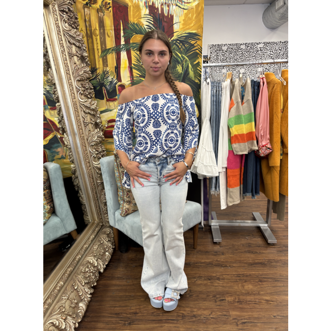 Shoulder Blouse w Plant Print and Flare Sleeve
