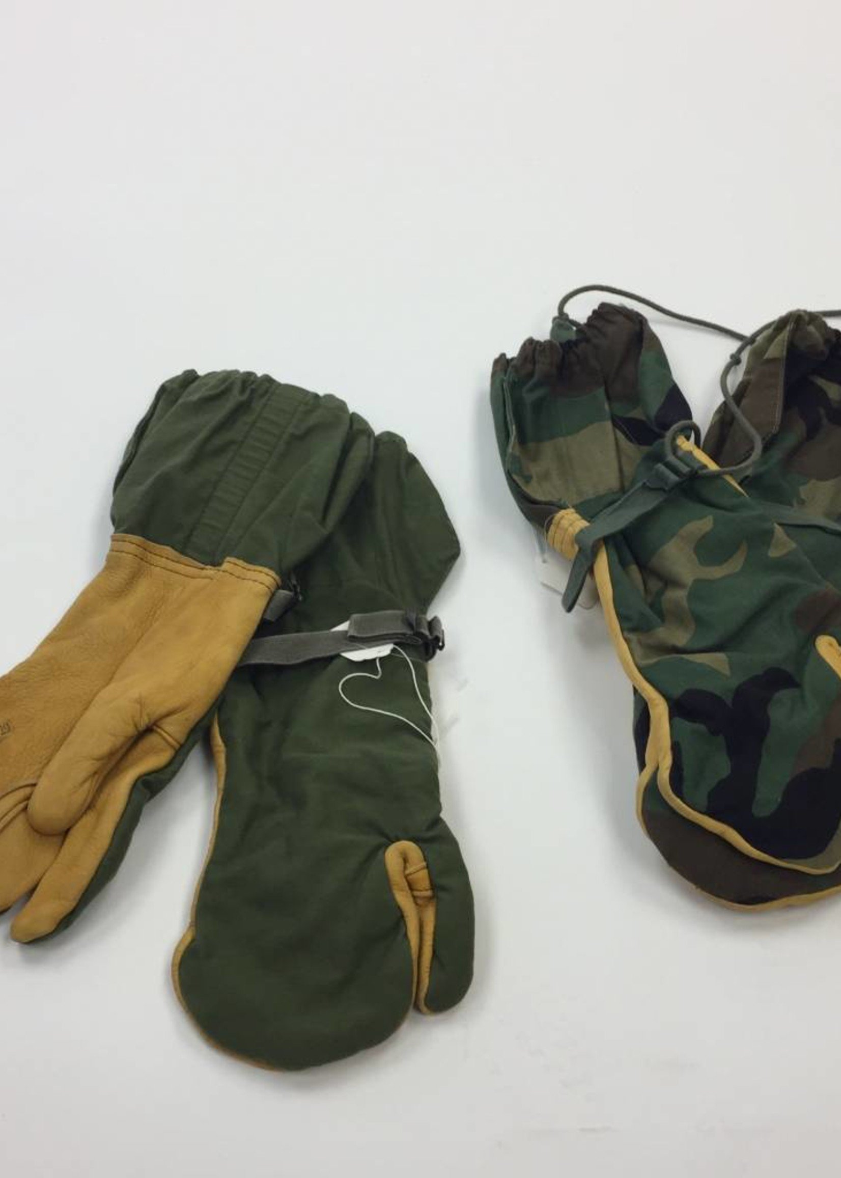 Military Surplus ECWCS Mitten W/Trigger Finger