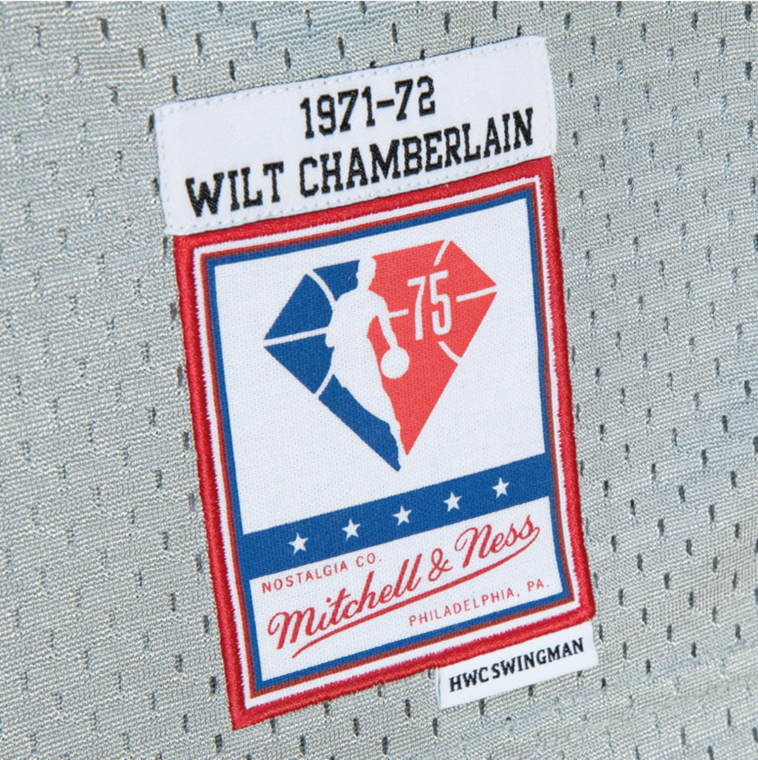 Men's Mitchell & Ness Wilt Chamberlain Silver Los Angeles Lakers 75th Anniversary 1971/72 Hardwood Classics Swingman Jersey Size: Small