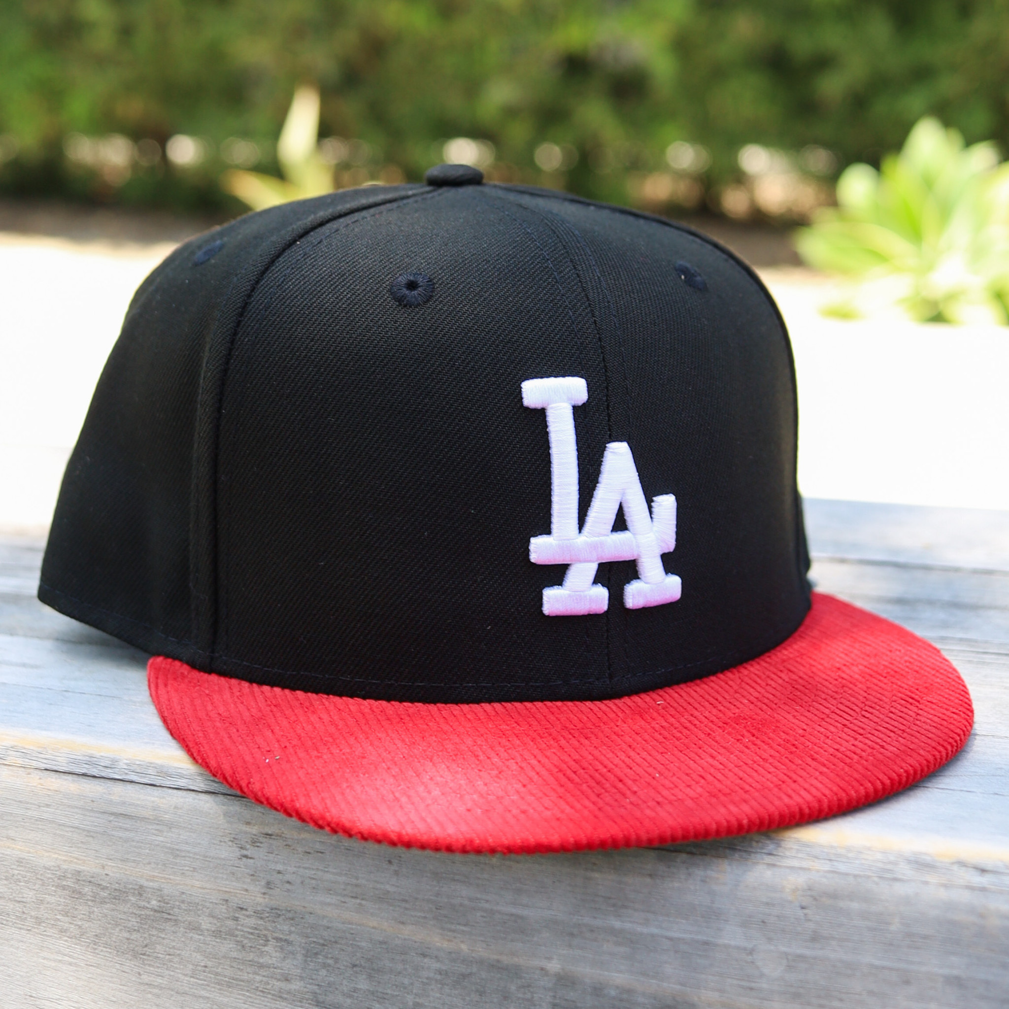 New Era Black Los Angeles Dodgers Polar Lights Sports Knit Beanie –  Exclusive Fitted Inc.
