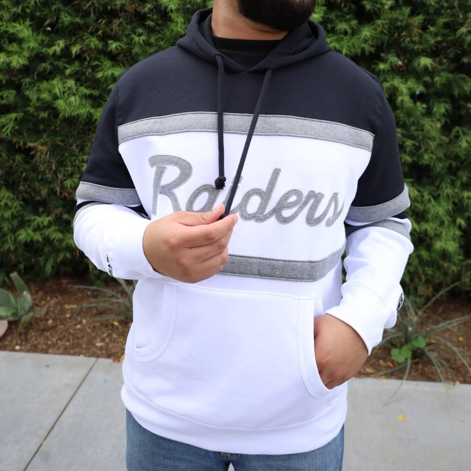 【US限定】Mitchell&Ness Las Vegas Raiders Head Coach Hoodie Raiders M&N Head Coach Hoodie White Black - The Locker Room