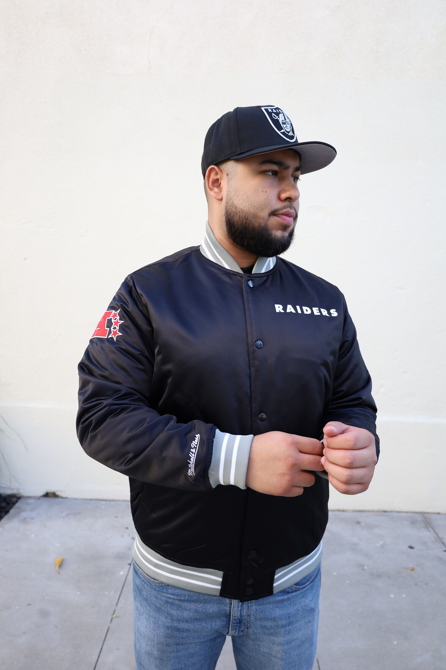 Mitchell & Ness RAIDERS スローバックジャケット Raiders M&N Heavyweight Satin Snap Button Jacket Black - The