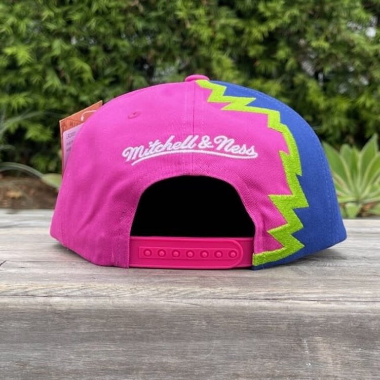 Mitchell and Ness WWE Ultimte Warrior M&N Snapback Blue-Pink