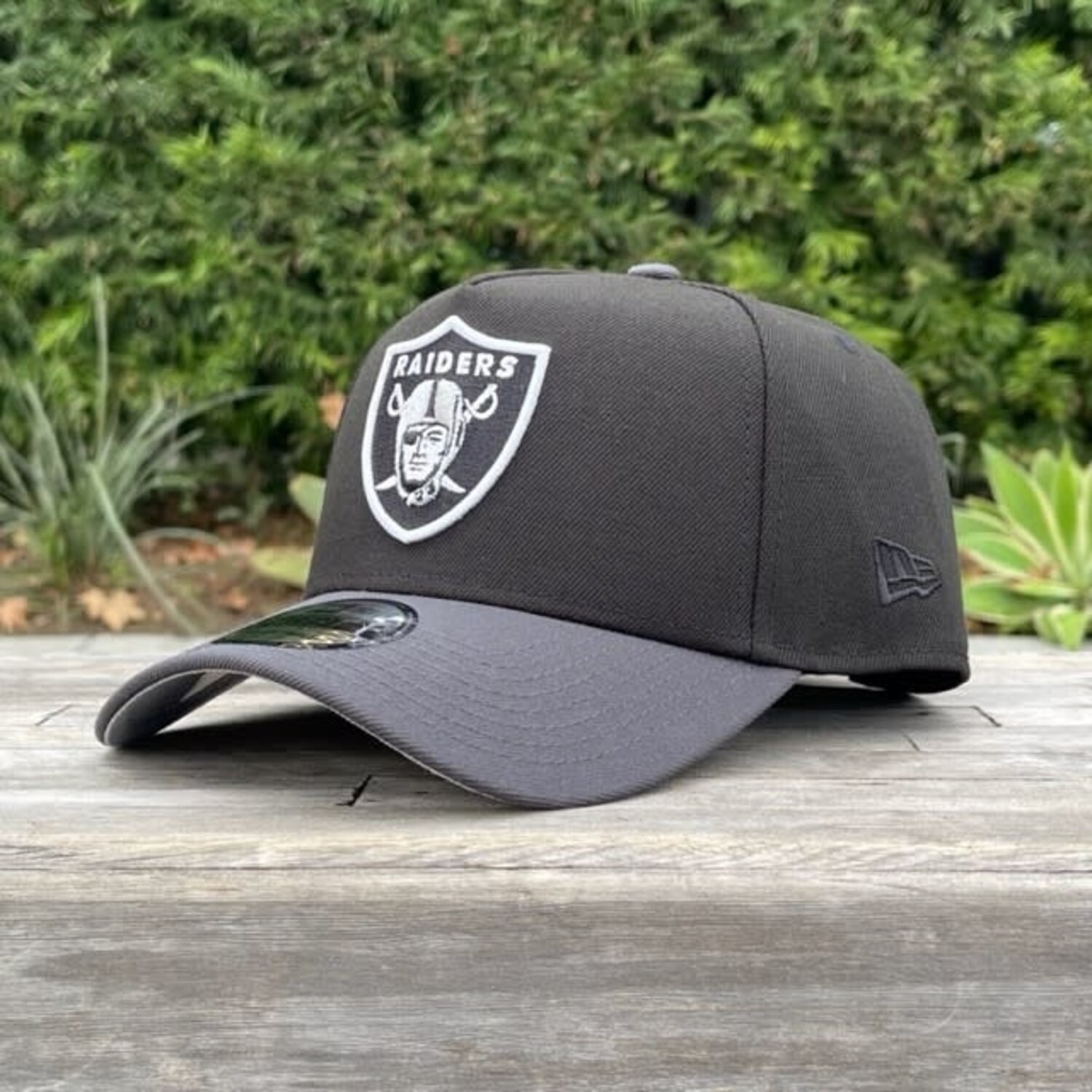 90s RAIDERS ビーニー \"グレー×ブラック\" LV Raiders Sideline '24 Tech Beanie - Craze Fashion