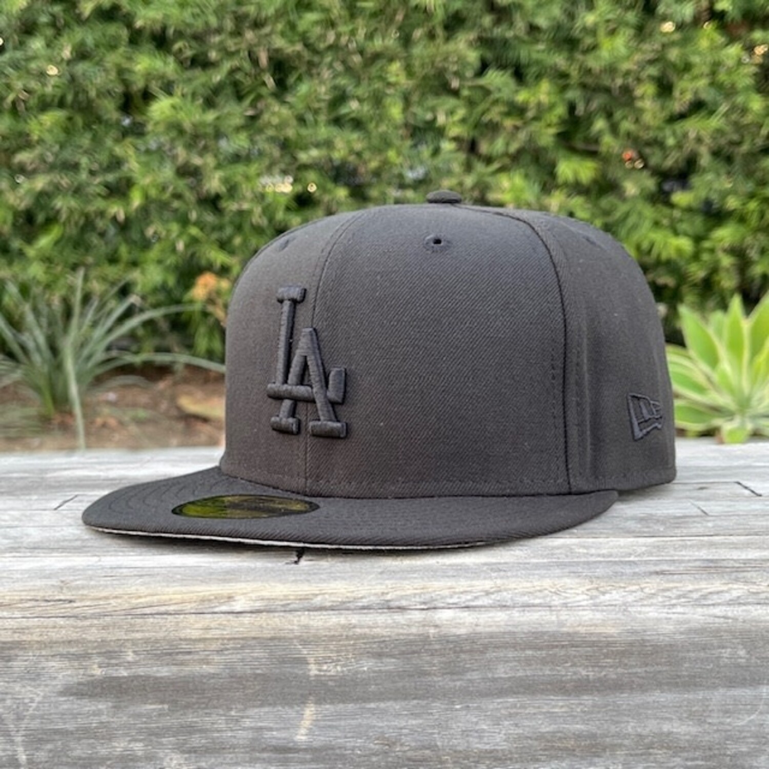 KTZ La Dodgers Trucker Snapback Cap in Black