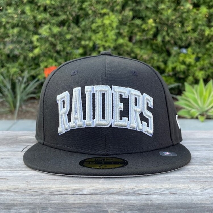 New Era Raiders Black Silver Art Shell Arch