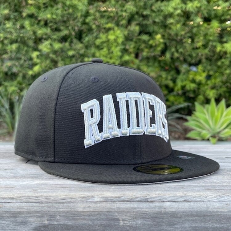 New Era Raiders Black Silver Art Shell Arch