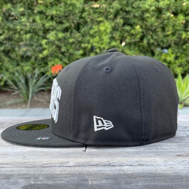 New Era Raiders Black Silver Art Shell Arch