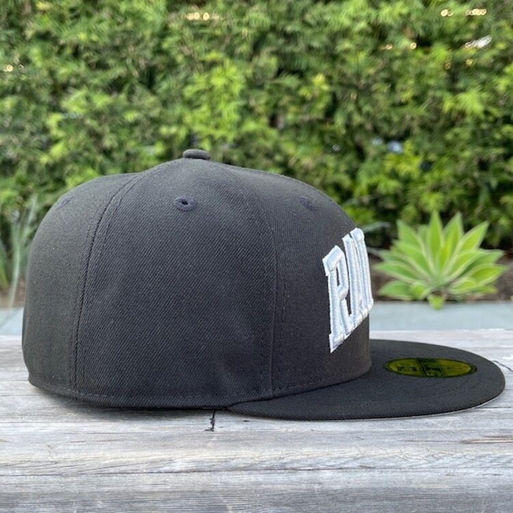 New Era Raiders Black Silver Art Shell Arch