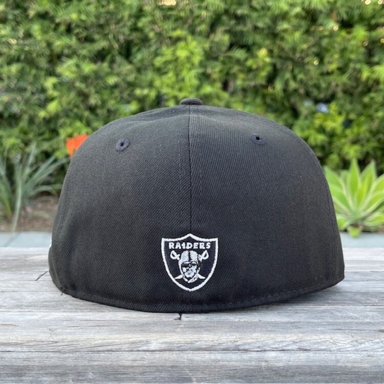 New Era Raiders Black Silver Art Shell Arch
